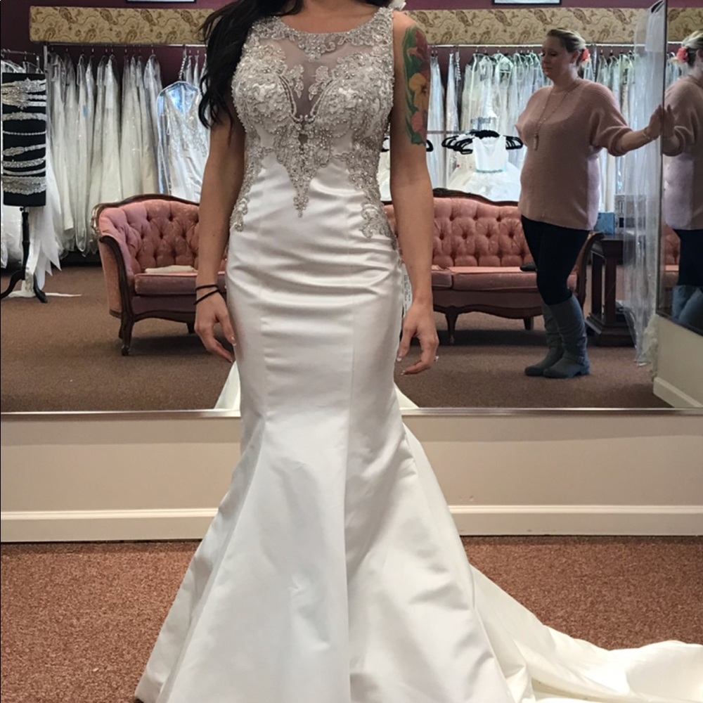 brand new unaltered Allure 9252 satin wedding gown
